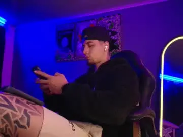 Chaturbate Sex Cam of camiloalvarezzz3