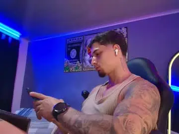 Chaturbate Live Sex Cam of camiloalvarezzz3