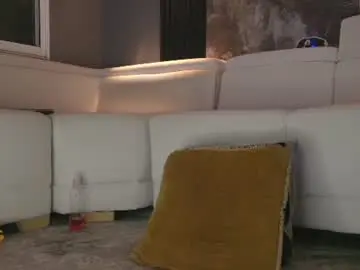 Chaturbate Live Sex Cam of camiloalvarezzz3