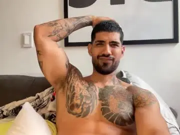 Chaturbate Live Sex Cam of myke_esthetic
