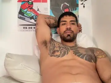 Chaturbate Live Sex Cam of myke_esthetic