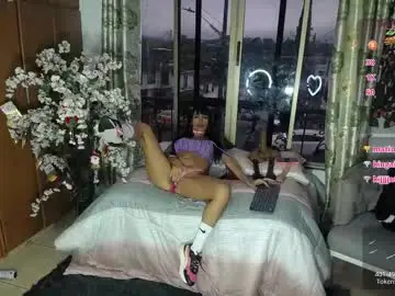 Chaturbate Live Sex Cam of barbiefoxx