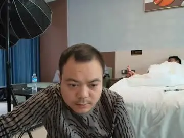 Chaturbate Live Sex Cam of linzi99881l