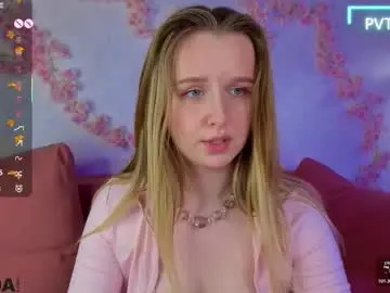 Chaturbate Live Sex Cam of katrina_bail