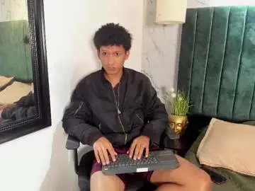 Chaturbate Nude Webcam of adrian_ricci