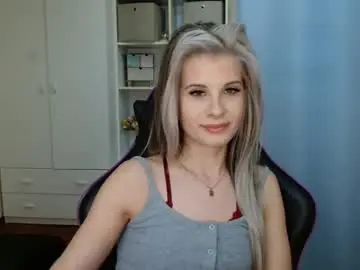 Chaturbate Live Sex Cam of kristineamore