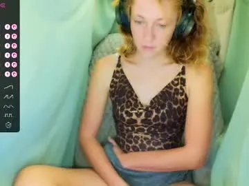 Chaturbate Live Sex Cam of its_lily