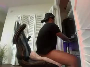 Chaturbate Live Sex Cam of brownskinshortyy