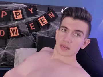 Chaturbate Live Sex Cam of mikaelslow