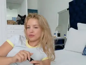 Chaturbate Live Sex Cam of theislandgirl