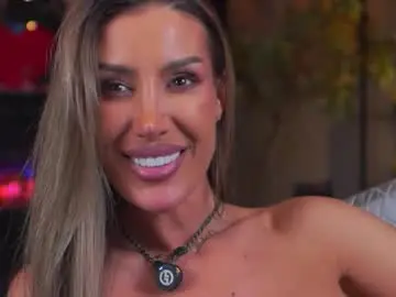 Chaturbate Live Porn of evelyn_evyy