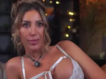 Chaturbate Adult Video Chat of evelyn_evyy