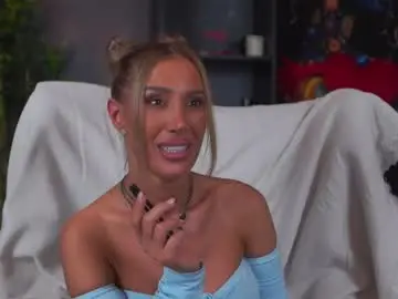 Chaturbate Free Live Porn of evelyn_evyy