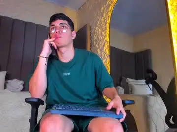 Chaturbate Live Sex Cam of benjamin_more