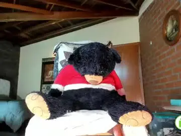 Chaturbate Live Sex Cam of little_izzi