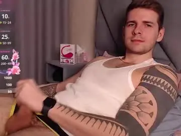 Chaturbate Live Sex of mr_longboy