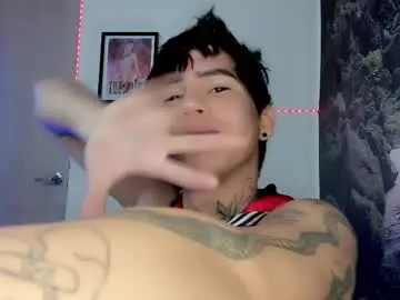 Chaturbate Sex Cam of kiss_whitee