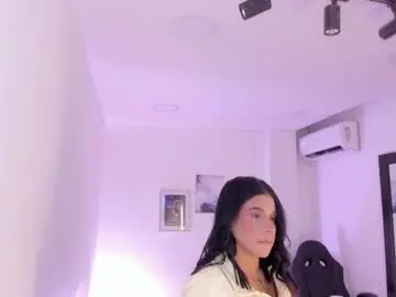 Chaturbate Nude Webcam of emelie_89