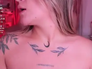 Chaturbate Live Sex Cam of ashleyvalirya