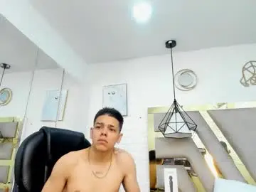 Chaturbate Nude Webcam of noah_and_kim69