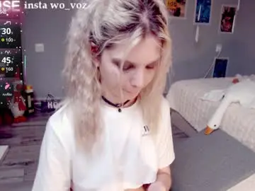 Chaturbate Live Sex Cam of careful_i_bite