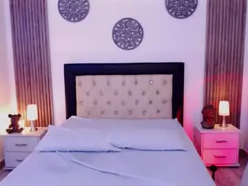 Chaturbate Live Sex Cam of zoee_joness