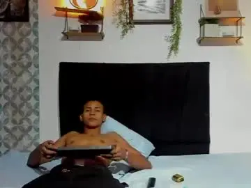 Chaturbate Live Porn of bruno_snow