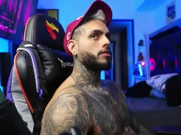 Chaturbate Nude Webcam of logan_hugh8