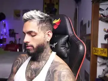 Chaturbate Best live sex cam show of logan_hugh8