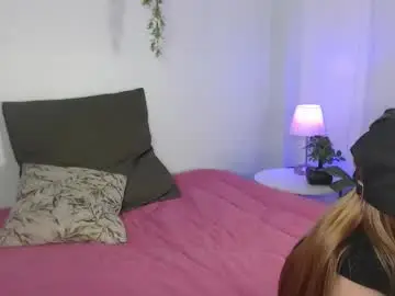 Chaturbate Live Sex Cam of cuttie_blondie_dh