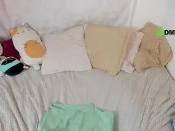 Chaturbate Live Sex Cam of hallestrawberry69