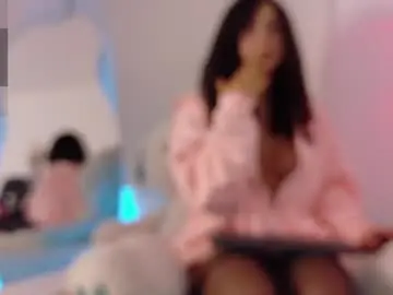 Chaturbate Live Sex Cam of lia_tinez