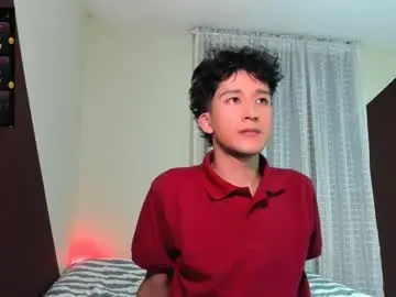 Chaturbate Sex Cam of guy_veryhot1