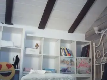 Chaturbate Live Sex Cam of littleflowers