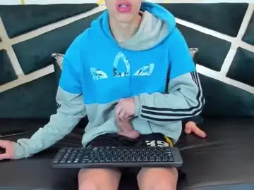 Chaturbate Live Sex Cam of thiagos19