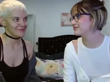 Chaturbate Live Sex Cam of mackenziemoon