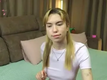 Chaturbate Live Sex Cam of _capybara0_0