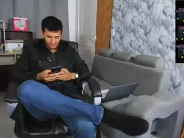 Chaturbate Live Porn of hiddenoffice