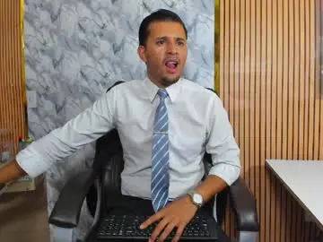 Chaturbate Live Sex Cam of hiddenoffice