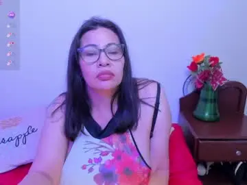 Chaturbate Free Porn Cam of esmeralda_milf1