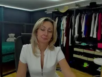 Chaturbate Live Sex of julia__cherry_