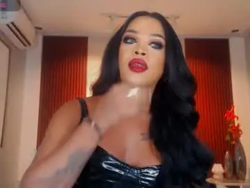 Chaturbate Live Sex Cam of urmajestytyra
