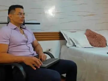 Chaturbate Live Sex Cam of choreythaiylor