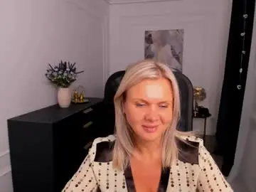 Chaturbate Live Sex Cam of agathaklouin