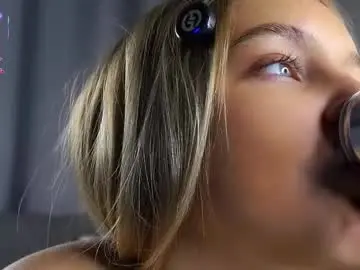 Chaturbate Adult Webcam of lipswithsmileonthem