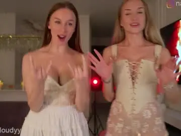 Chaturbate Free Live Porn of mia_cloudy