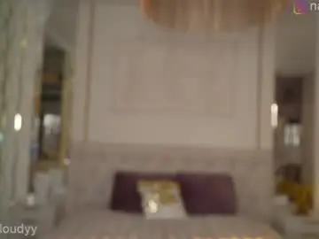 Chaturbate Nude Webcam of mia_cloudy