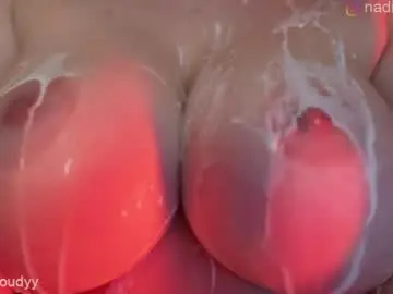 Chaturbate Free Porn Cam of mia_cloudy