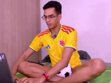Chaturbate Sex Cam of pikashuu7u7