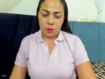 Chaturbate Live Sex Cam of laura_hot03